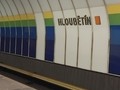 Ve stanici metra Hloubětín chybí na nástupišti nájezd